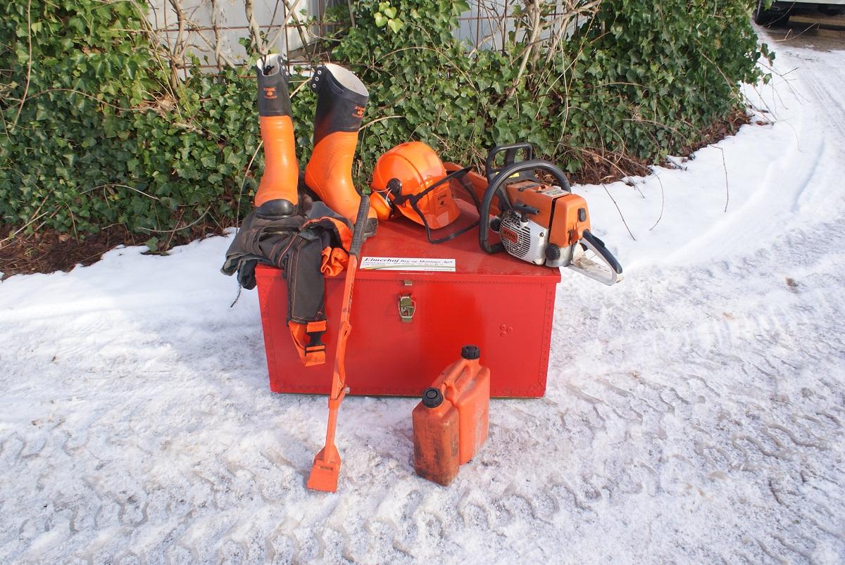 DV016 – Motorsav Stihl m. udstyr